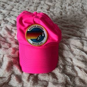 Excellent condition. Only worn a few times. Aviator nation nylon hat